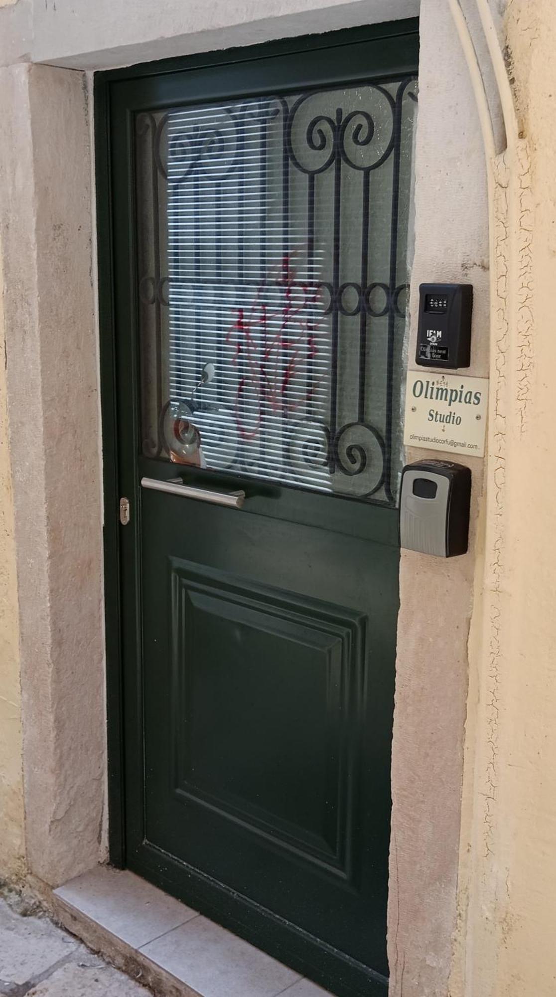 Olimpias Apartment *